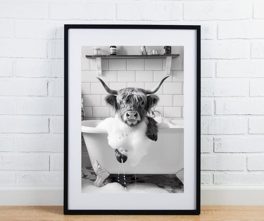Animal bathroom print - Highland Cow in bathtub