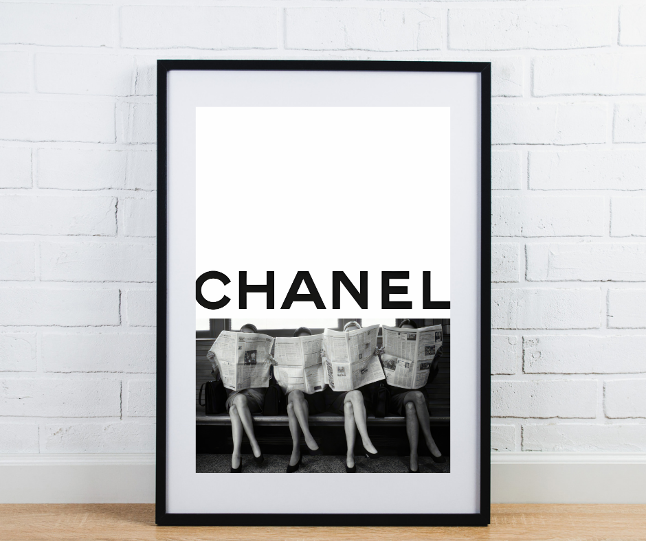 Fashion Print Ladies holding Newspapers